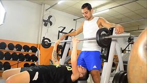 PERSONAL TRAINER SAFADO COME SEU CLIENTE NO MEIO DA ACADEMIA