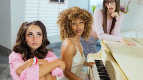 Teens Isabella Nice And Jenna Foxx Seduces Ebony Babe Madi Meadows