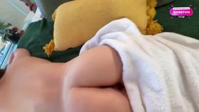 Irmão postiço massageia e transa com sua meia-irmã gostosa.