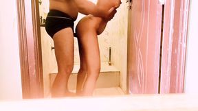 Desi bhabhi in bathroom sex