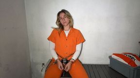 The curious clean girls Luna and Kirby and the inmate Syria