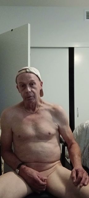I Am A Tiny Dick guy A I Love Sucking Straight Guys
