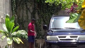 viu o amigo lavando carro e chegou falando putaria, rolou uma foda gostosa entre esses gostosos dotados.