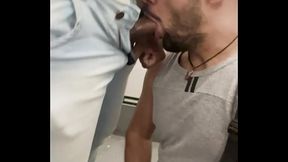 Gozei chupando o seguran&ccedil_a nas escado do Shopping, que adrenalina intensa.