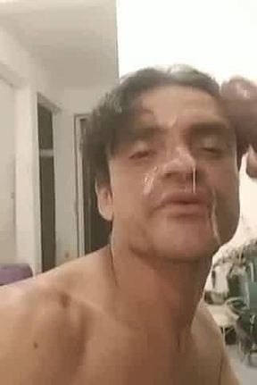 Shemale negra goza no rosto de marcelohard