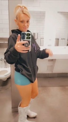 Come with me to pee 🤤😍