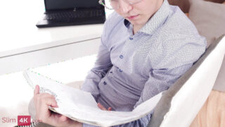 Μικροκαμωμένες μελαχρινές έφηβες Tanya Ray και Moon Imp παίρνουν άσχημες πρωκτικές εκσπερματώσεις μετά από άγρια χύσιμο και doggy style