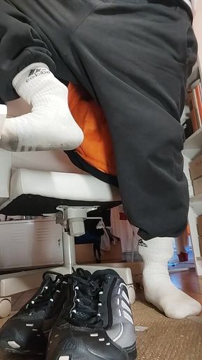 Dirtyjunkbro Spreads Her Ass