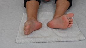 Dylan poses her oily bare feet (4k)