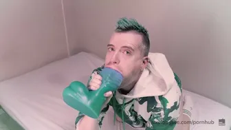 Axel Abysse Self-Fists Hungry Hole with Massive Anal Toys