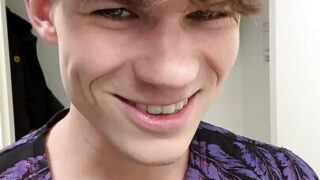 Ragazzi tedeschi arrapati del college con cazzi enormi si fanno scopare i loro culi a bolla senza preservativo