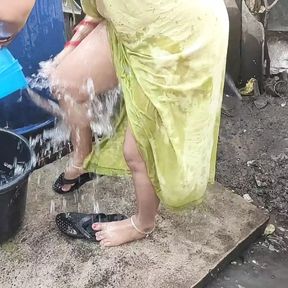 Bhabhi anita yadav ki hot bathing