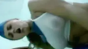 Amateur asiática monta la dura polla de su novio