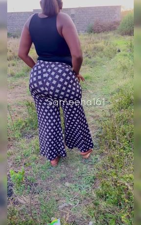 Big Booty Milf Twerking &amp; Spreading Outside - Ass Shake Compilation