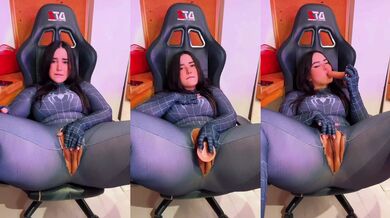 rides her gaming chair while dripping venom cosplay orgasms