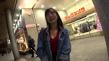 【一発ヤリに来ました】で大好評だった21歳の美容部員あやちゃん参上！応募理由は「前の撮影(SEX)が忘れられなくて&hellip_」2発目を堂々とヤリに来たエロ美容部員は今回もヤル気満々！始まりから終わりまで豪雨な潮吹きの嵐！散々イキまくって「私AV男優にハマっちゃいましたね」これは3発目も&hellip_？https://bit.ly/3Z1BfVM