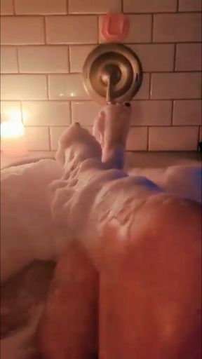 🥀 Bubble Bath with Toes
