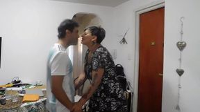 el service del asensor no aguanto cuatro horas de sexo anal, ya no da mas ni leche le queda, lo meti a casa de nuevo y mira como queda...