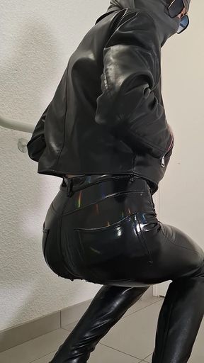 Carla in Cuir 🖤