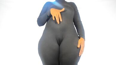 Hourglass shaped milf in tight jumpsuit fucks herself raw
