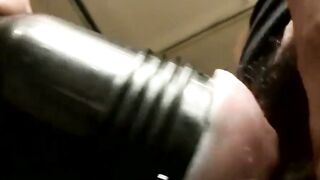 Thick Dyke Fucks Herself with a Vibe and Gushes All Over Her Abs