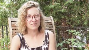 ”Ersties - Zirkusartistin Manu masturbiert im Zelt”