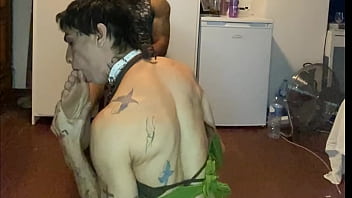 CADELINHA SUBMISSA SABOREANDO OS PES DO DONO