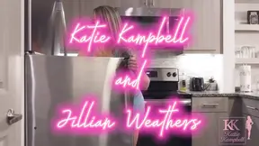 Couple eats pizza before switching to pussy-eating