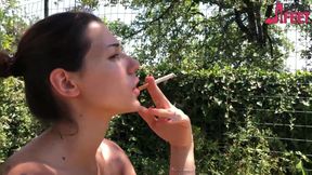 Summer, foot fetish and smoking with Petra