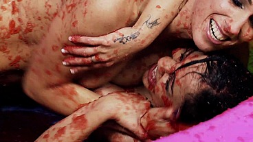 Romana Ryder and Tammie Lee fighting in the gel