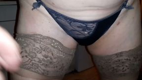 My younger bf like to play with my pussy