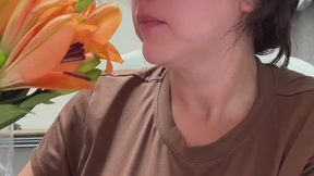 Smelling Lilly’s with a Sinus infection (30+ sneezes)