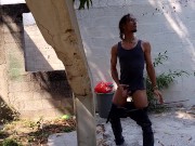 El guapo extraño regresa y se la saca con destreza: Raba Erre