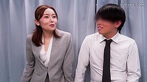 Minami Umeda Mirror Van A Boss And Subordinate Are Alone In A Mobile Mixed-bathroom Hot Spring The Subordinates Dick Is Astoundingly Erect At Over 120% When The Wet-haired Female Boss Seduces Him, Completely