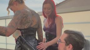 DAS LATEXKLEID MUSS GLÄNZEN - AUFTRAG FÜR DEN SKLAVEN