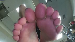 Cornered by Pixie's toes (Tiny3DX 02)