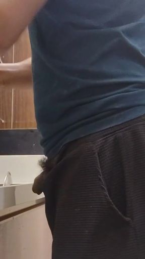 Stunning moment from &quot;Ek bar ki ladki ke liye main khada ho gaya khidki Se&quot;