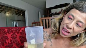 hot milf housewife squirting while anal fuck and drinking a lots of her own squirt