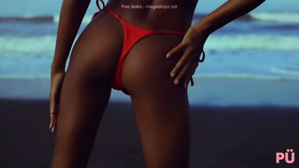 Putri Tape All Oiled Up