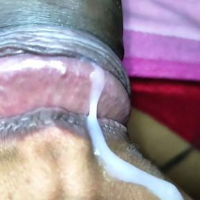 I put my dick in Bhabhi&#039;s mouth and took out the cum in her mouth