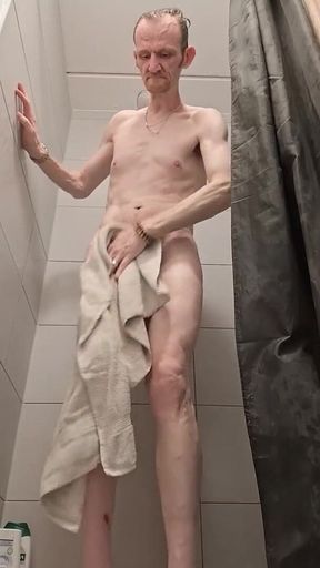 Une Bonne Douche Apres Le Travail
