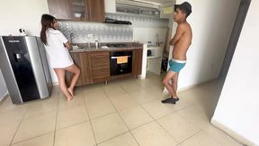 My beautiful little girlfriend asks me to fuck her while washing the dishes