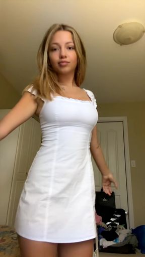 Amateur teen shares her wet pussy on OnlyFans