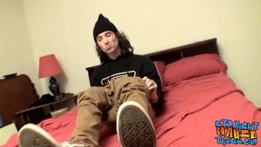 Naughty straight amateur Sean Johansen masturbates and cums