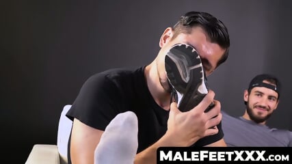 Hairy muscular stud enjoys foot worship and toe licking from lover