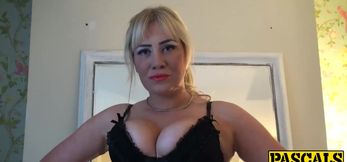 Titanic juggs blonde MOMMY in stocking faps while
