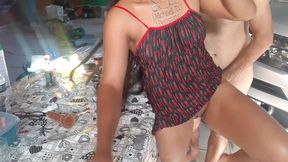 tigresa vip achava que estava sozinha em casa louquinha pra gosar comecou a colocar o vibrador em sua bucetinha mais logo seu marido chegou e encarcou a sua rola no cuzinho dela
