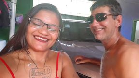 tigresa vip achava que estava sozinha em casa louquinha pra gosar comecou a colocar o vibrador em sua bucetinha mais logo seu marido chegou e encarcou a sua rola no cuzinho dela
