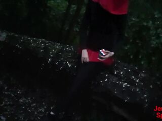 Hot parodia Sabrina Spellman, risolve il cubo di Rubik mentre fa un pompino nel bosco! Jenny Pink