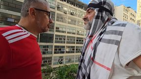 sheik arabe veio para o brasil em epoca de copa do mundo* ele e seu guia turistico levaram torcedoras brasileiras que estavam no hotel para o quarto e foderam ate o cuzinho das safadas